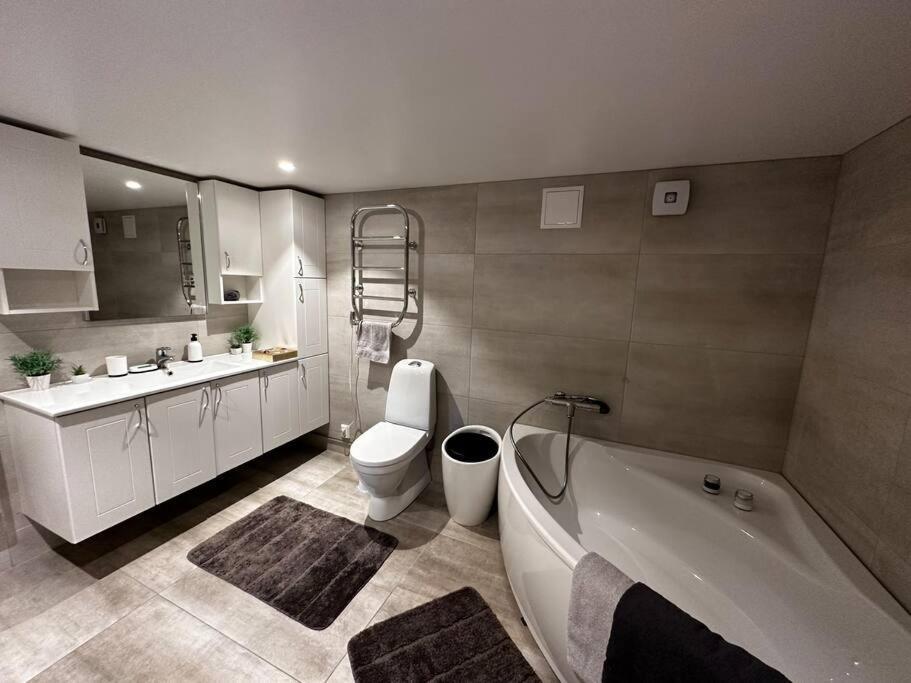 Basement Apartment With Parking Alesund Exterior photo