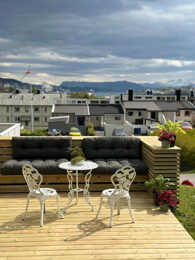 Basement Apartment With Parking Alesund Exterior photo